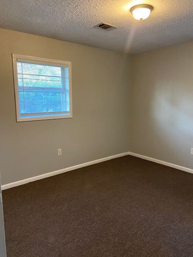 Building Photo - Gulfport 3 Bedroom