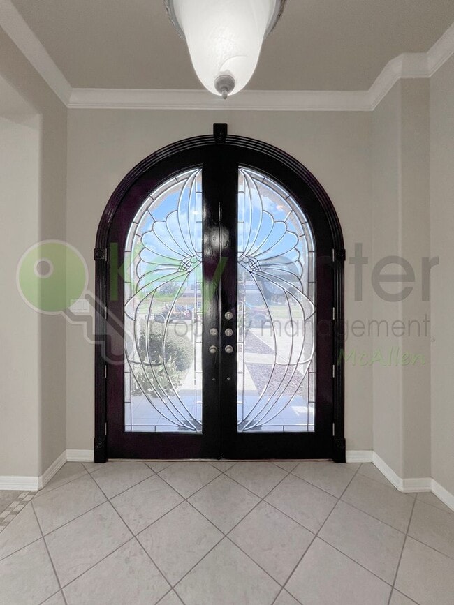 Building Photo - Gorgeous 4b/4.5bath house in McAllen