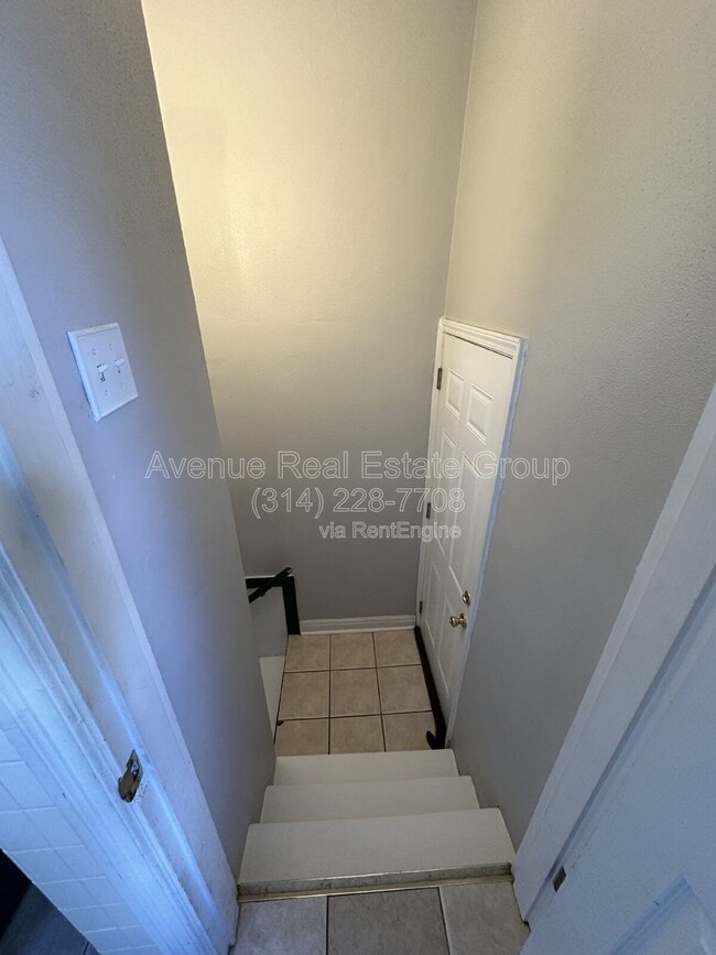 Building Photo - 425 Bismark Ave