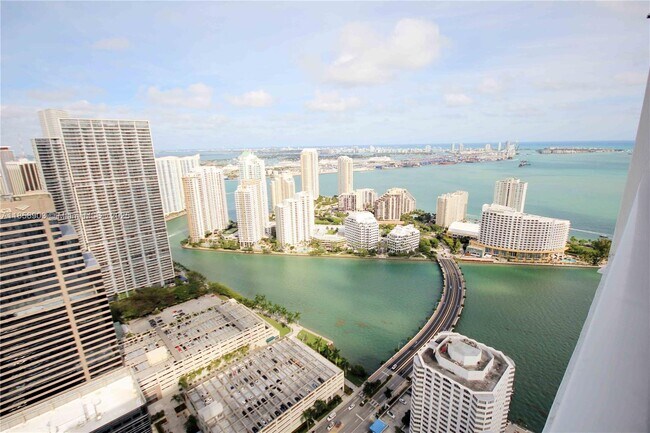 Primary Photo - 950 Brickell Bay Dr