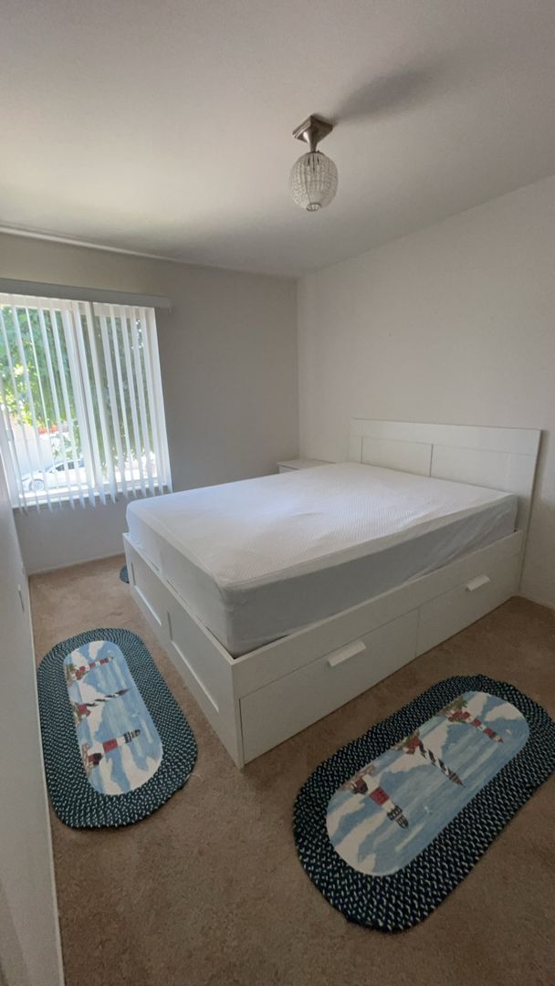 Building Photo - 8915 Salmon Falls Dr