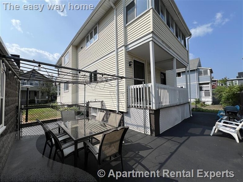 Building Photo - 65 Boston Ave