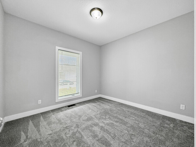 Building Photo - 4419 Lower Beaver Rd