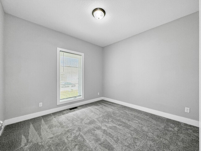 Building Photo - 4461 Lower Beaver Rd