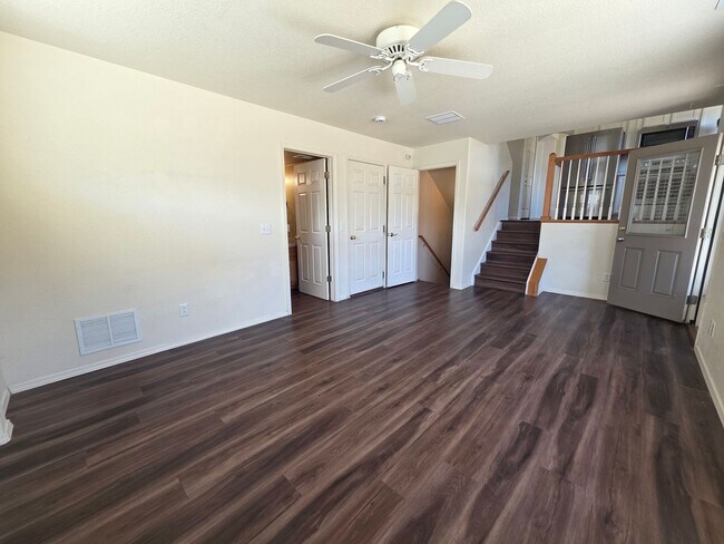 Building Photo - Gorgeous 4 Bed 4 bath Home In Wagon Trails!!