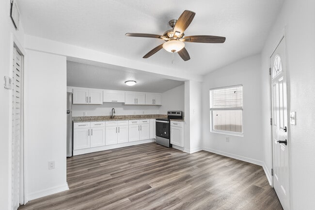 Primary Photo - Tampa Back House 3722