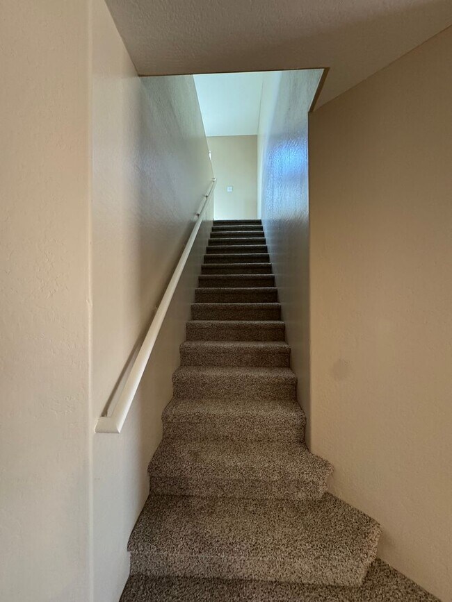 Building Photo - Large home with great sized kitchen and loft!
