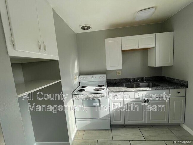 Building Photo - 9597 E 19th Ave