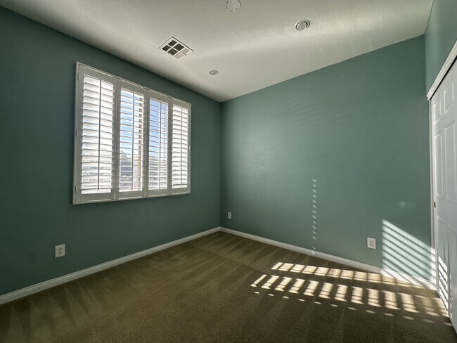 Building Photo - 7628 Belhurst Ave