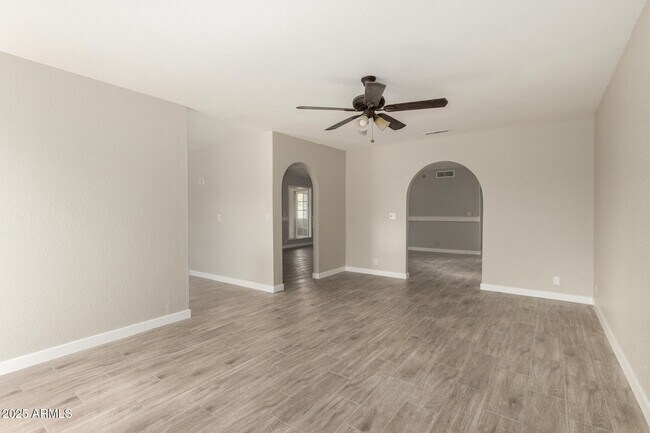 Building Photo - 4001 W Libby St