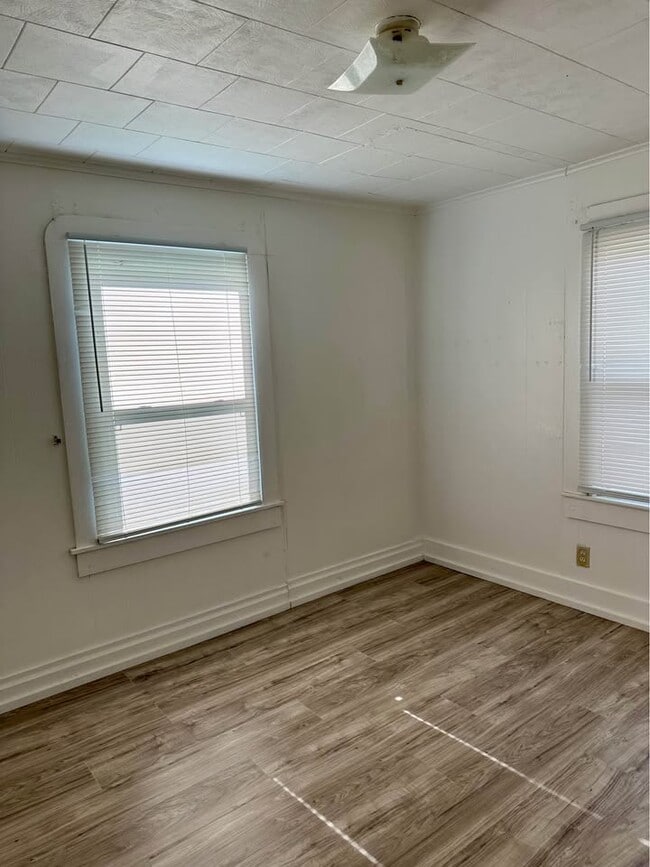 Building Photo - 648 Ave H