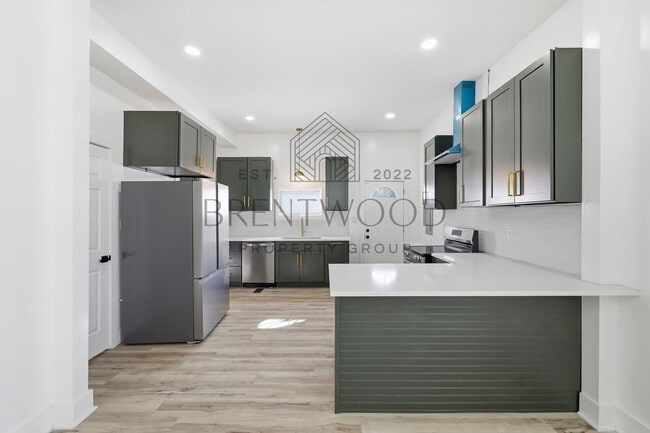 Building Photo - Fully Renovated 4bed, 3bath Home with Fenced In Yard