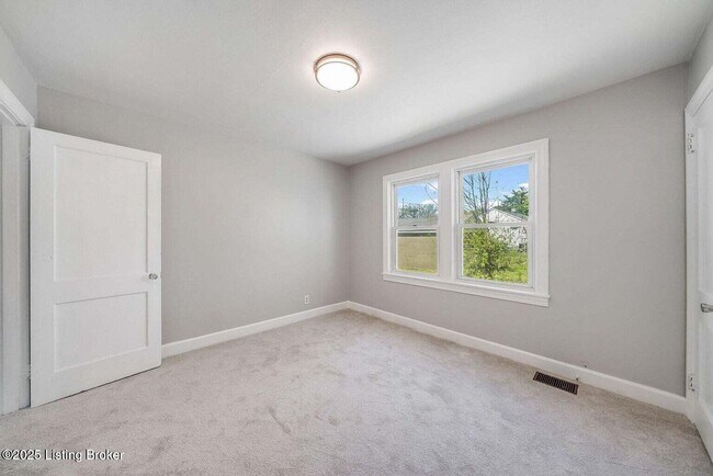 Building Photo - 3319 Vetter Ave