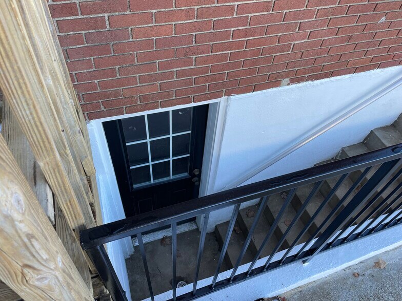 Building Photo - 2913 Abigail Dr