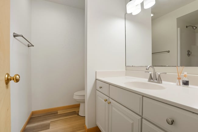 Building Photo - 8 Redtail Ct