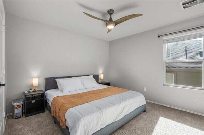 Building Photo - 6021 Roderick Dr