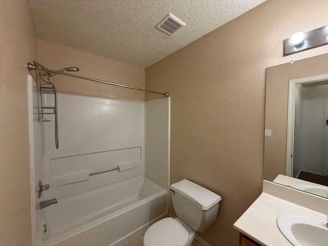 Building Photo - 3 Bedroom Single Story Available Near McMahon Blvd NW & Unser Blvd NW!