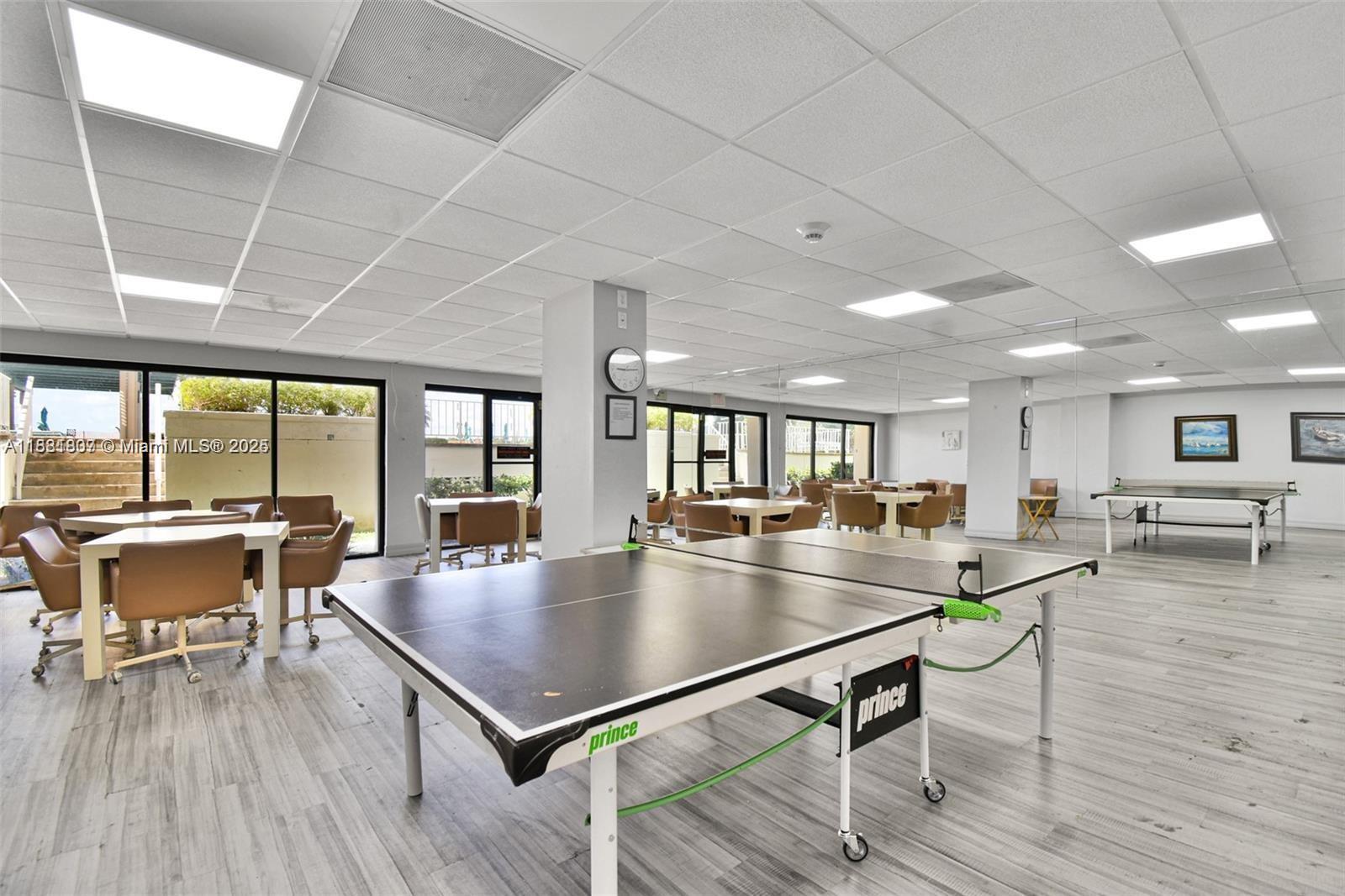 Building Photo - 300 Bayview Dr