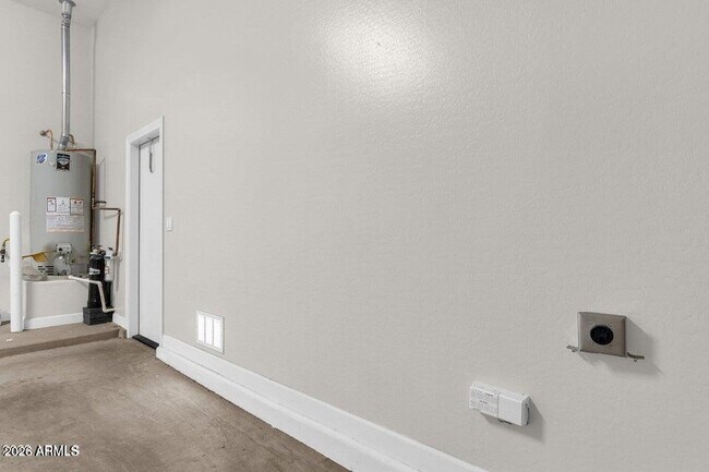 Building Photo - 4449 E Fountain St