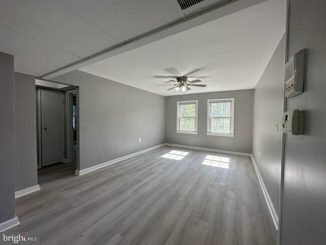 Building Photo - 6626 Boulevard View