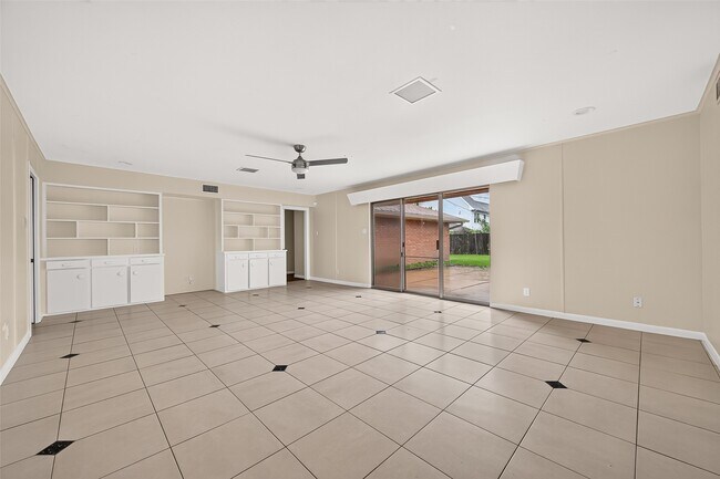 Building Photo - 4002 Mischire Dr
