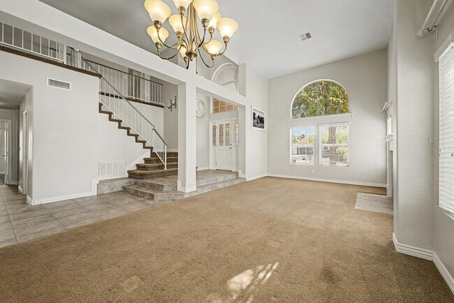 Building Photo - 1300 N Sycamore Ct