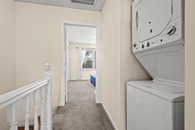 Building Photo - Townhouse in Chapel Hill