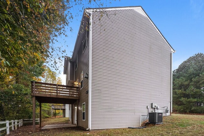 Building Photo - 8144 Green Garden Dr