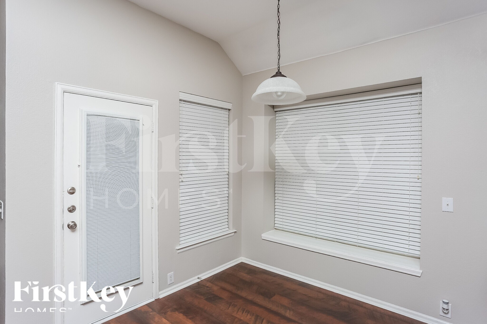 Building Photo - 2852 Maple Creek Dr