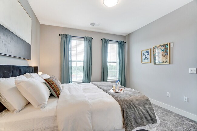 Building Photo - 2875 Olentangy River Rd