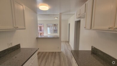 Building Photo - 13115 Oxnard St, Los Angeles, CA 91401