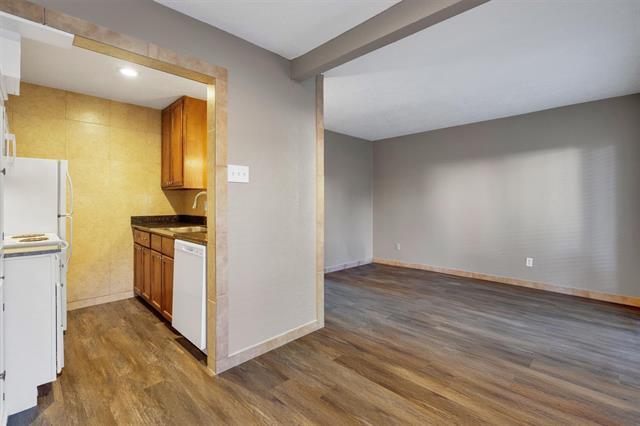 Building Photo - 5727 Richmond Ave