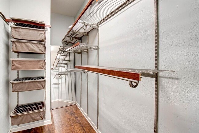 Building Photo - 18 Bonnaire Dr