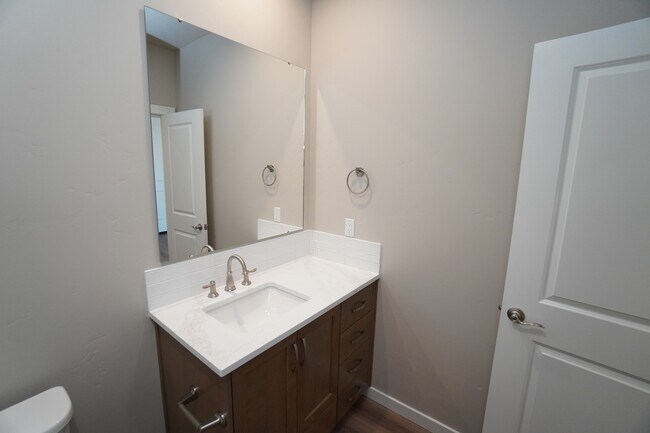 Building Photo - 14561 Pne Knl St