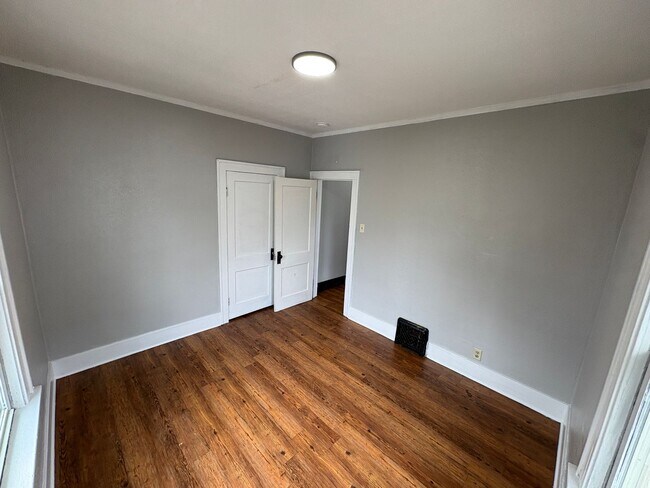 Building Photo - 2 Bedroom / 1 Bathroom Home for Rent!