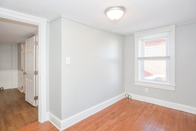 Building Photo - 39 Bourne St