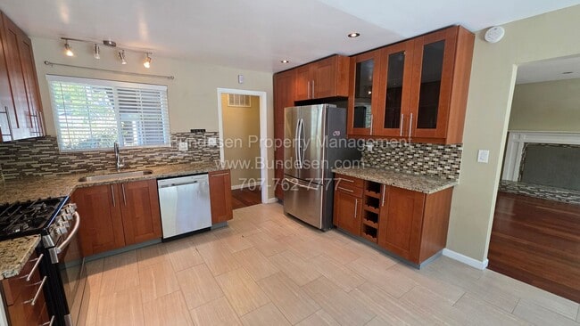 Building Photo - Charming and well maintained 3BD/2BA Home Near Doyle Park