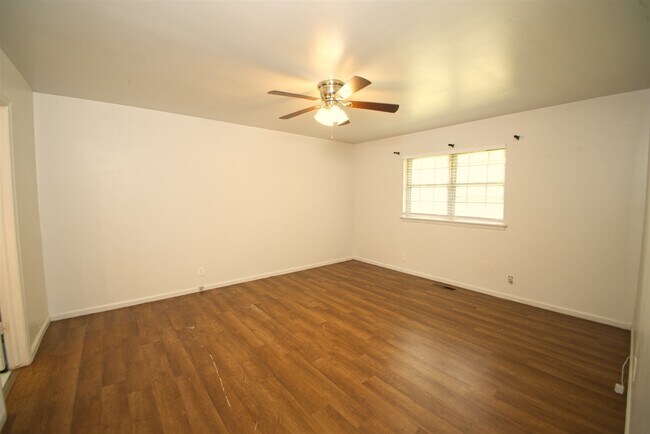 Building Photo - 5105 S Kingston Ave