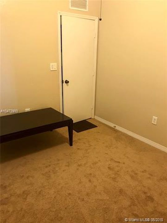 Building Photo - 2621 SE 12th Rd