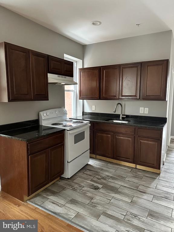 Building Photo - 5113 Chester Ave