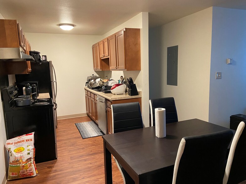 A105 - Mapleview Apartments