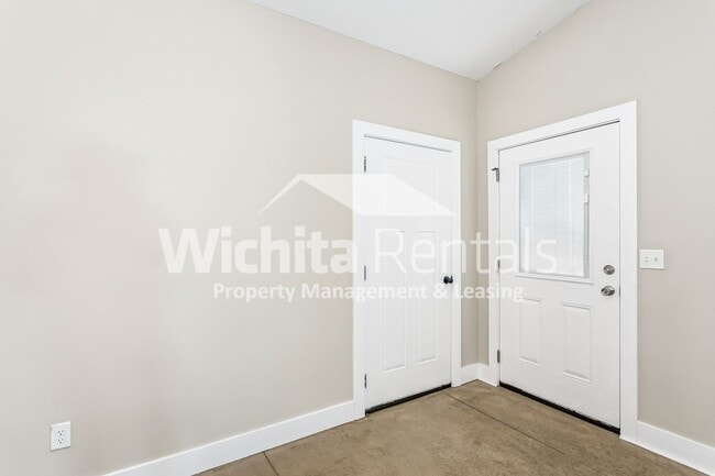 Building Photo - 3 bedroom 2 bath duplex - Derby Schools