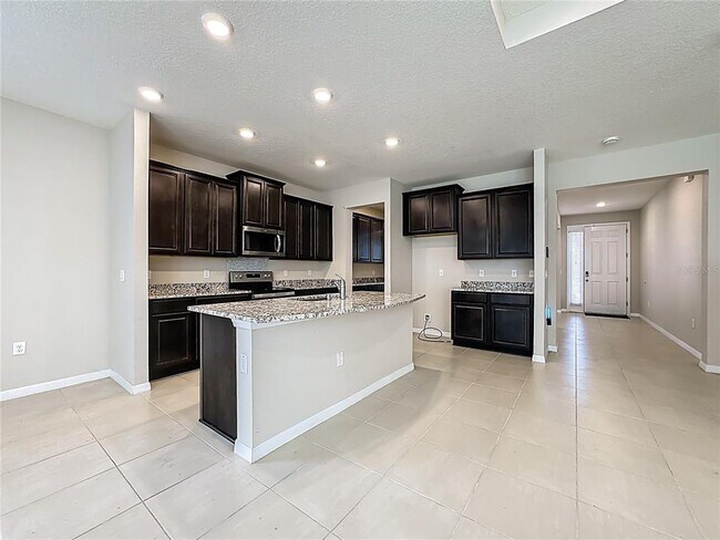 Building Photo - 13071 Brookside Moss Dr