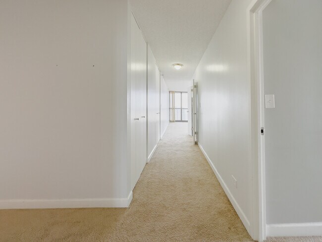 Building Photo - 10 E Ontario St