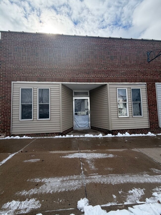 Building Photo - 311 Main St