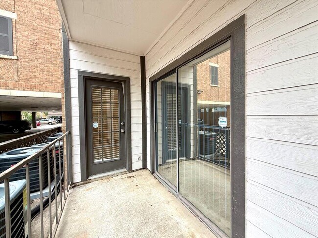 Building Photo - 203 E 31st St
