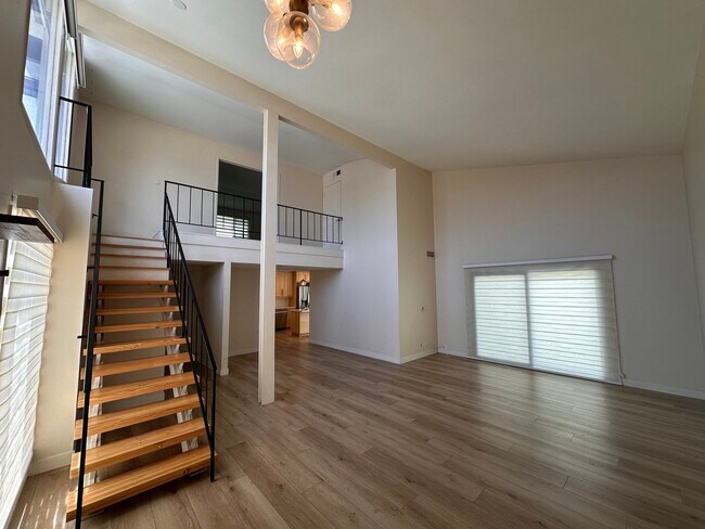 Building Photo - 421 Larry Ln