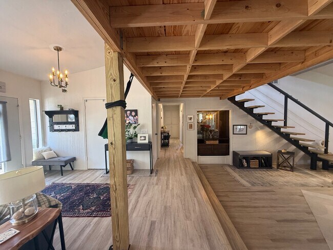 Building Photo - 1925 Bunting Ct