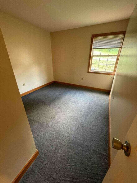 Building Photo - 1801 Marion Manor Dr