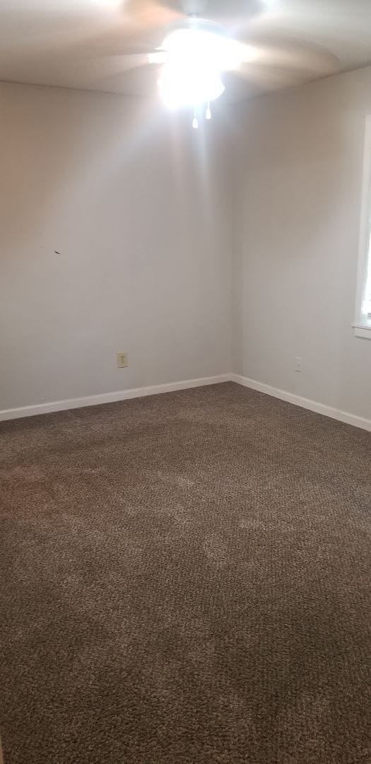 Building Photo - 4 bedroom 1 1/2 bath